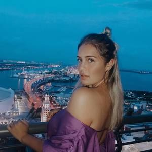 Meet your Posher, Lorena